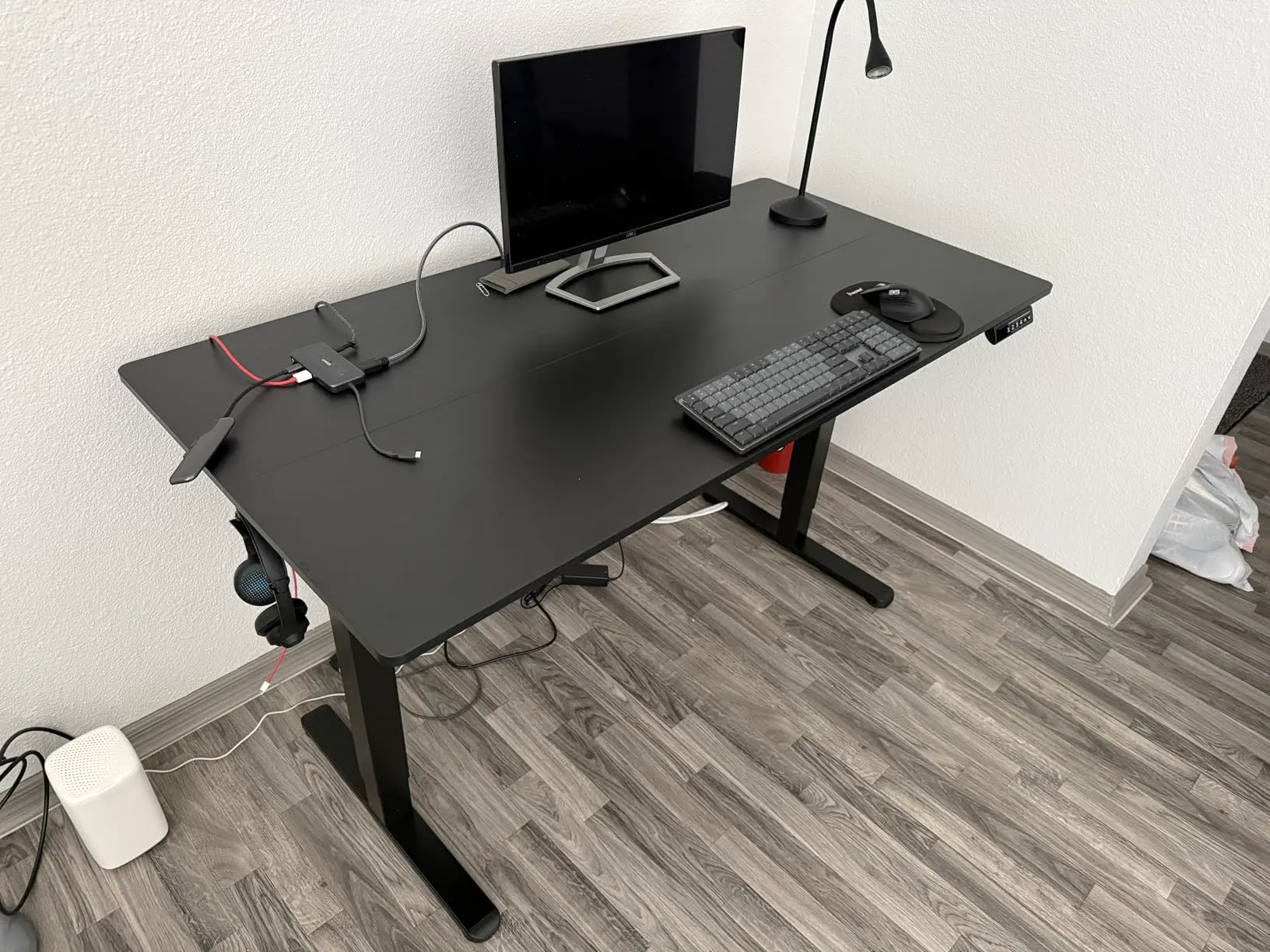 Birou electric reglabil pe înălțime, blat 112 × 60 cm — fotografie client